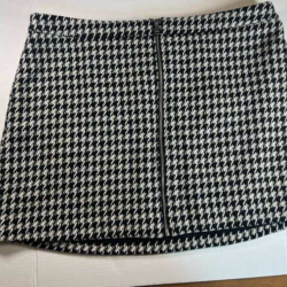 Express Women's Houndstooth Wool Blend Mini Skirt, Front Zipper, Plus Size, 18 - Picture 2 of 8